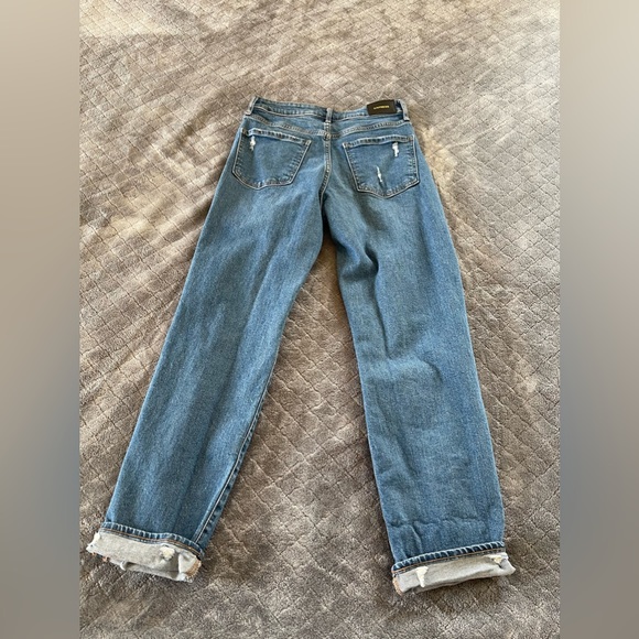 Express boyfriend mid-rise jeans. Very lightly worn, like new. Size 00R - Picture 3 of 6